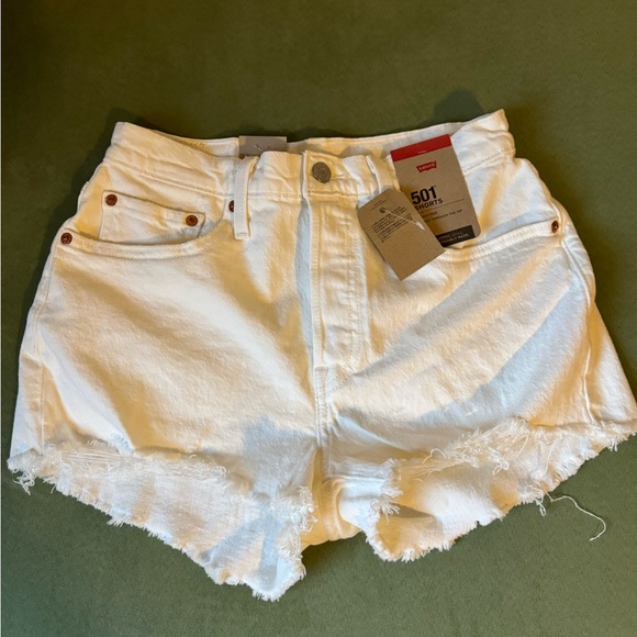 Levi’s Women’s High Rise Original 501 Jean Shorts in Whiteboard - Picture 3 of 7